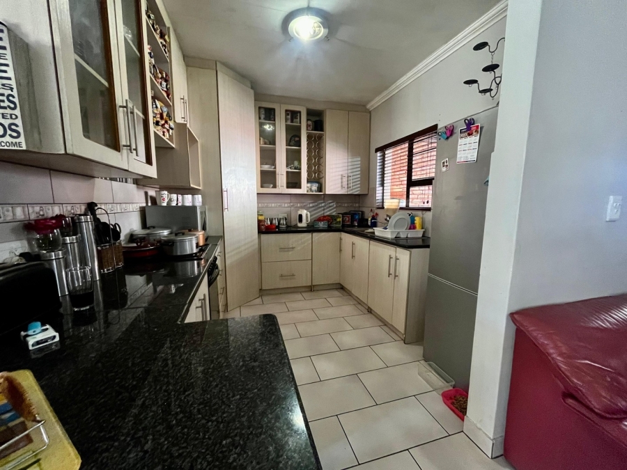 2 Bedroom Property for Sale in Waterval East North West